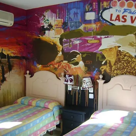 圣佩德罗广场旅馆 *