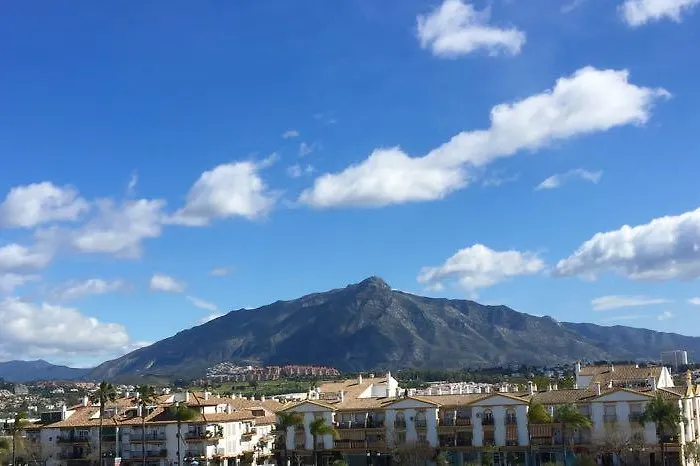 Plaza San Pedro Konukevi *